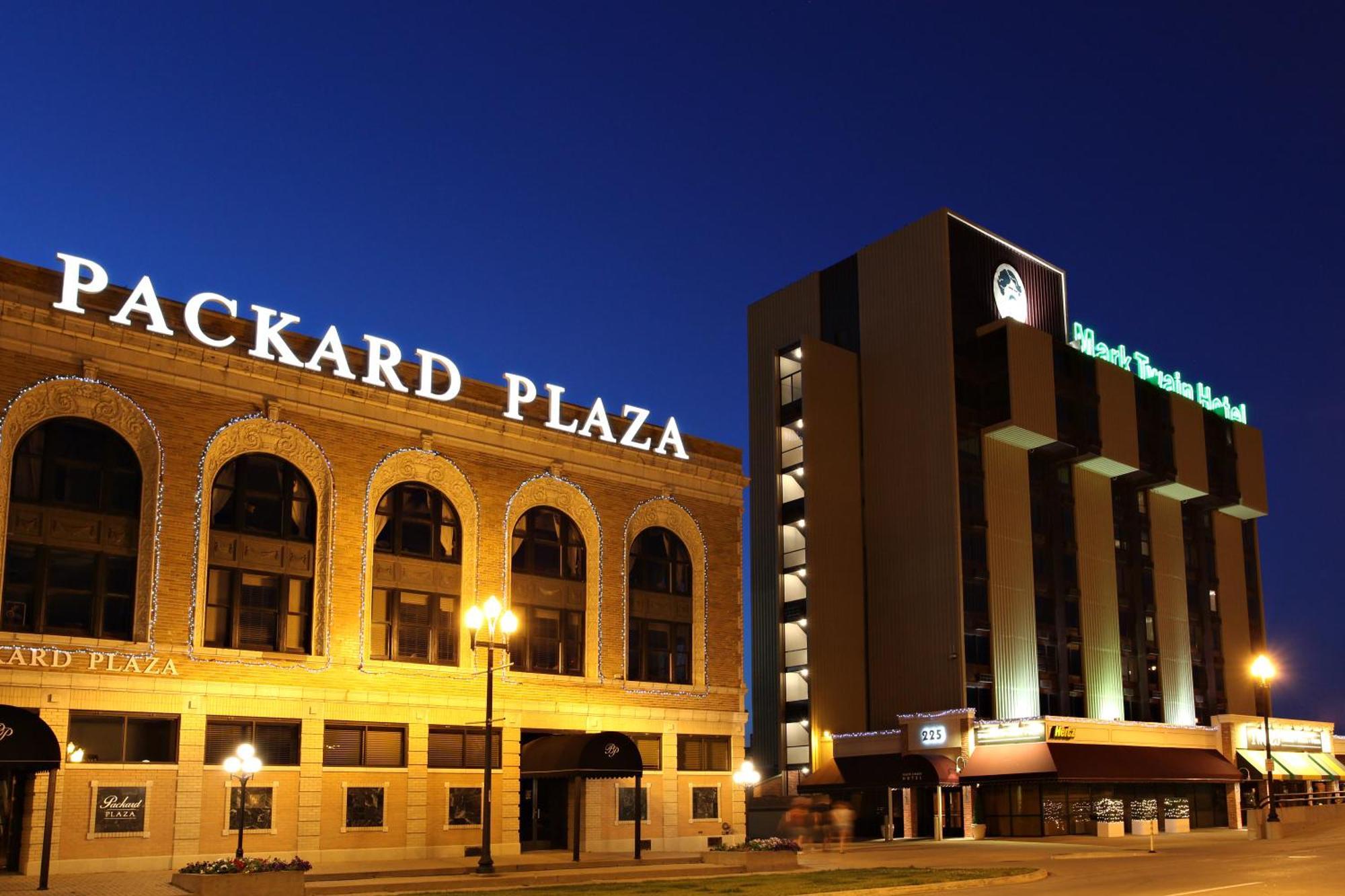Mark Twain Hotel Peoria Exterior foto
