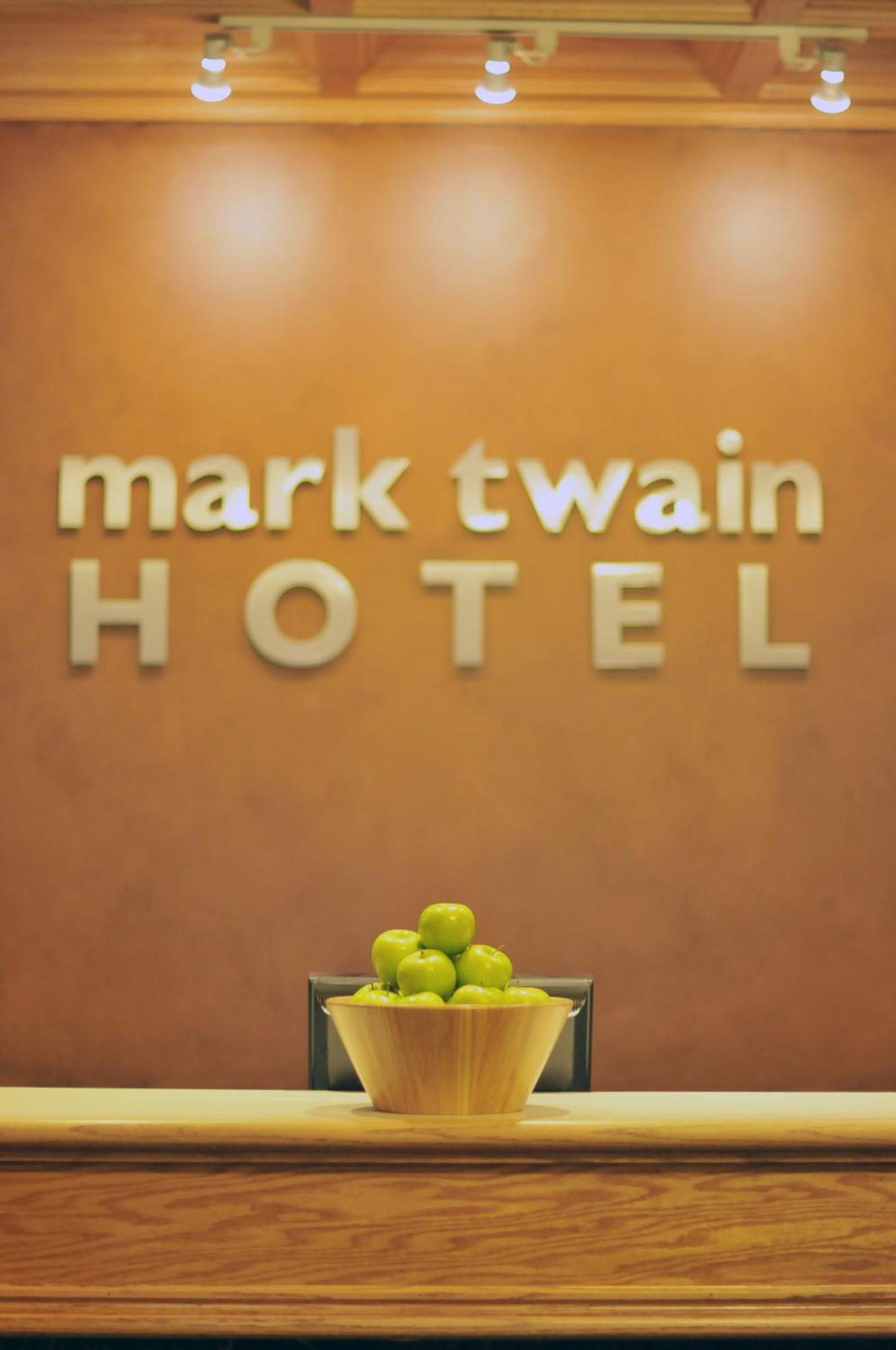 Mark Twain Hotel Peoria Exterior foto